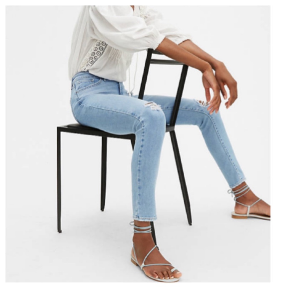 Levi’s 711 Skinny Women’s Jeans Size 10 Distressed